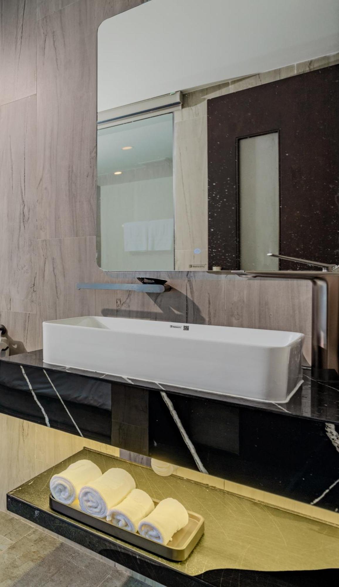 Hotel Mercy Emerald 4*
